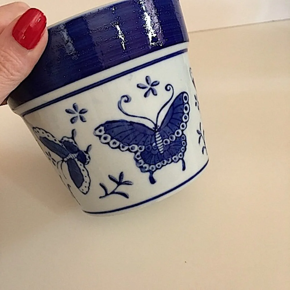 Vintage Retro Mod Farmhouse Asian Blue White Ceramic Butterfly Pot vase
